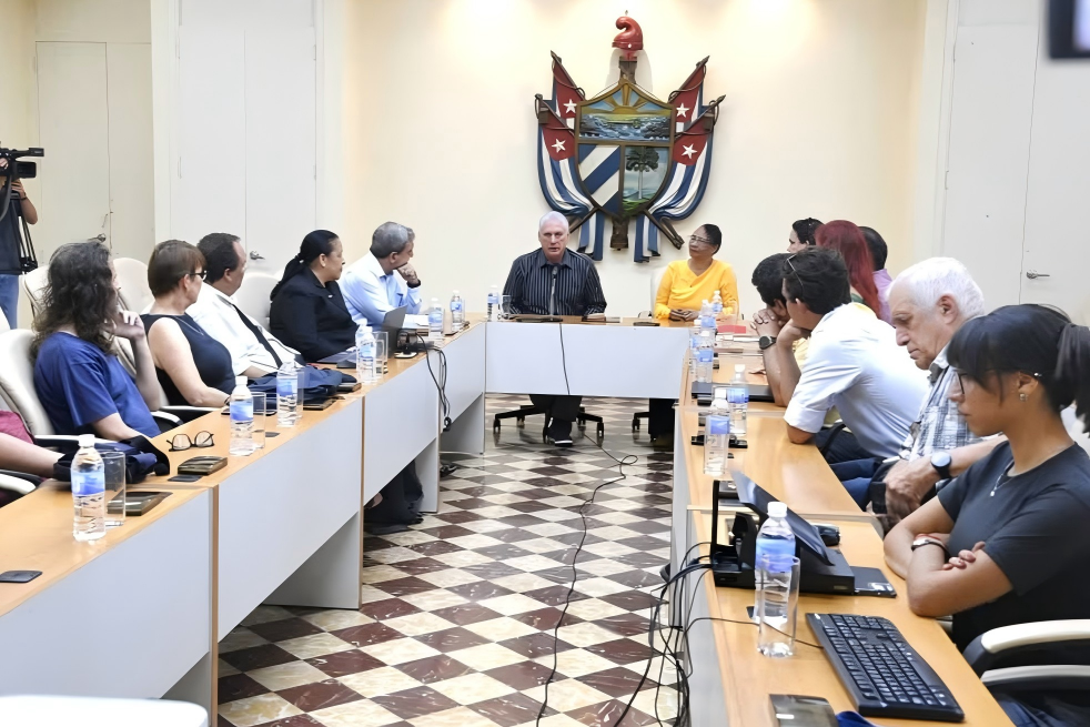 Miguel Díaz-Canel Visits the University of Havana and Highlights the Strategic Role of Artificial Intelligence in Cuba